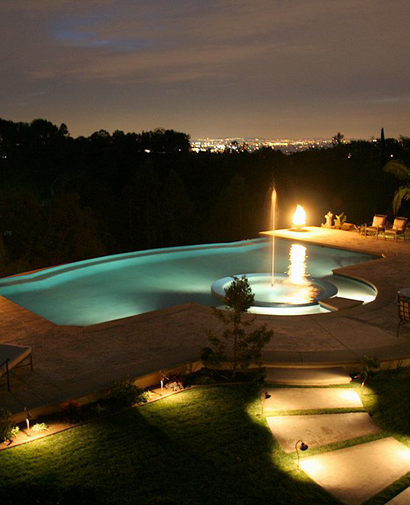 Illuminating pool